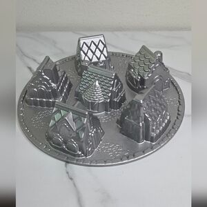 Nordic Ware Cozy Village Baking Pan - Cast Aluminum - 12"×3"